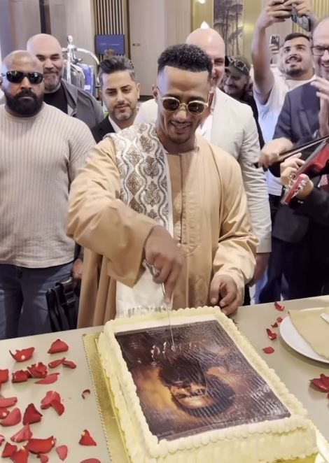محمد رمضان يحتفل بعيد ميلاده